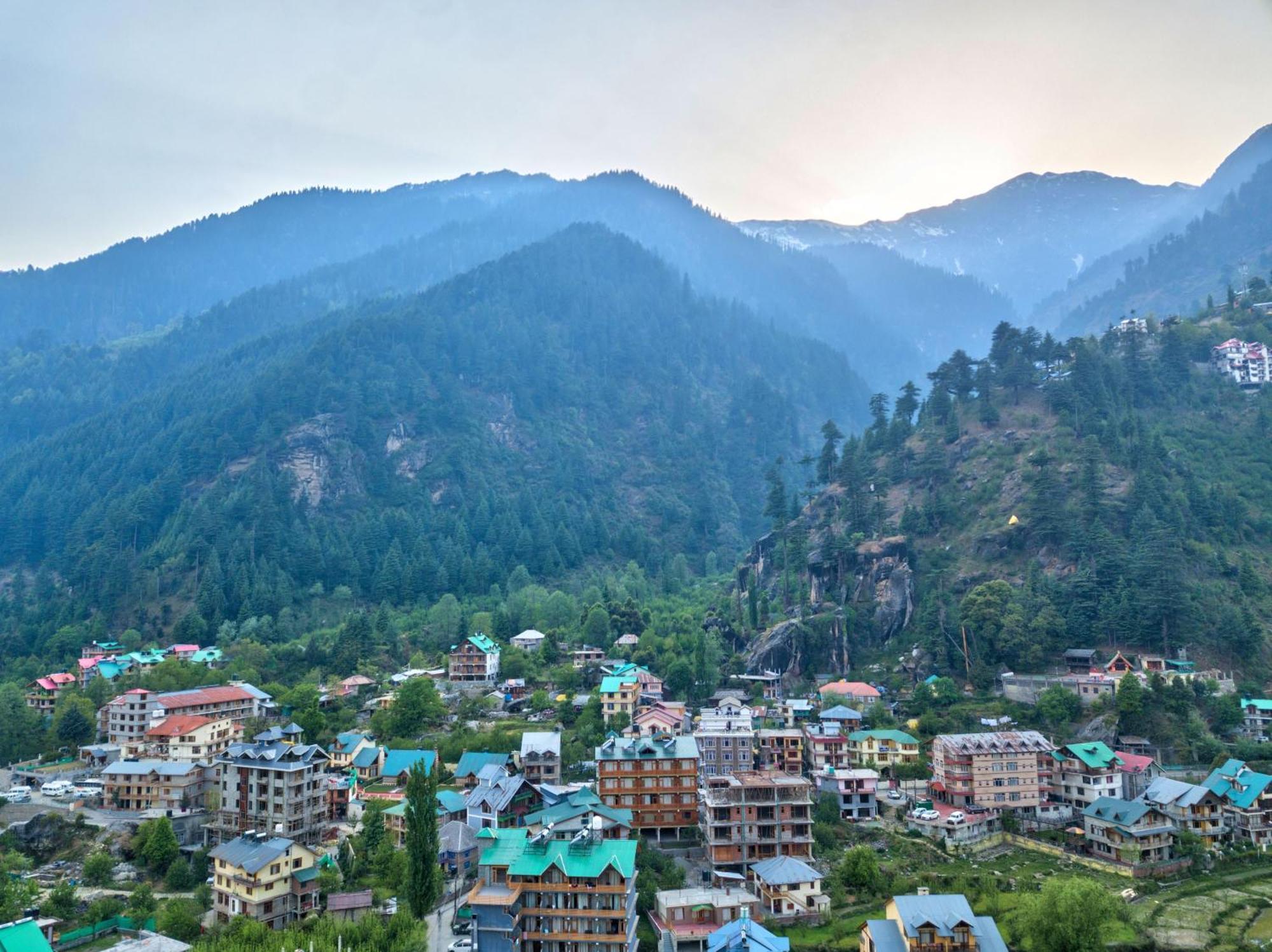 Hotel Swastik Grand Manali Esterno foto
