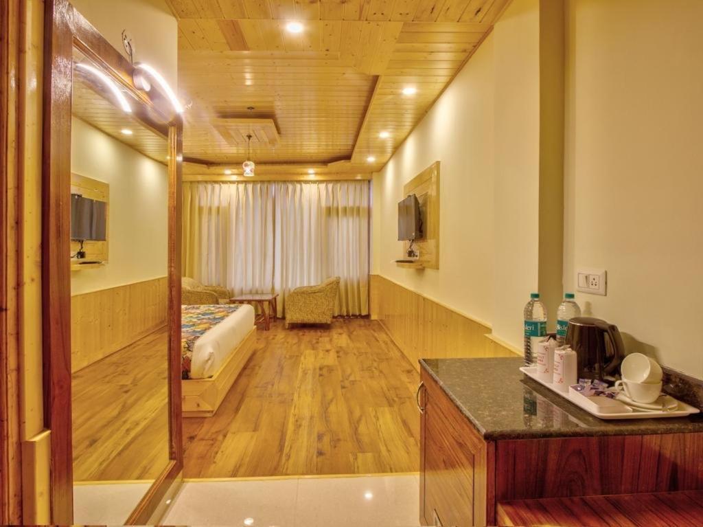 Hotel Swastik Grand Manali Esterno foto