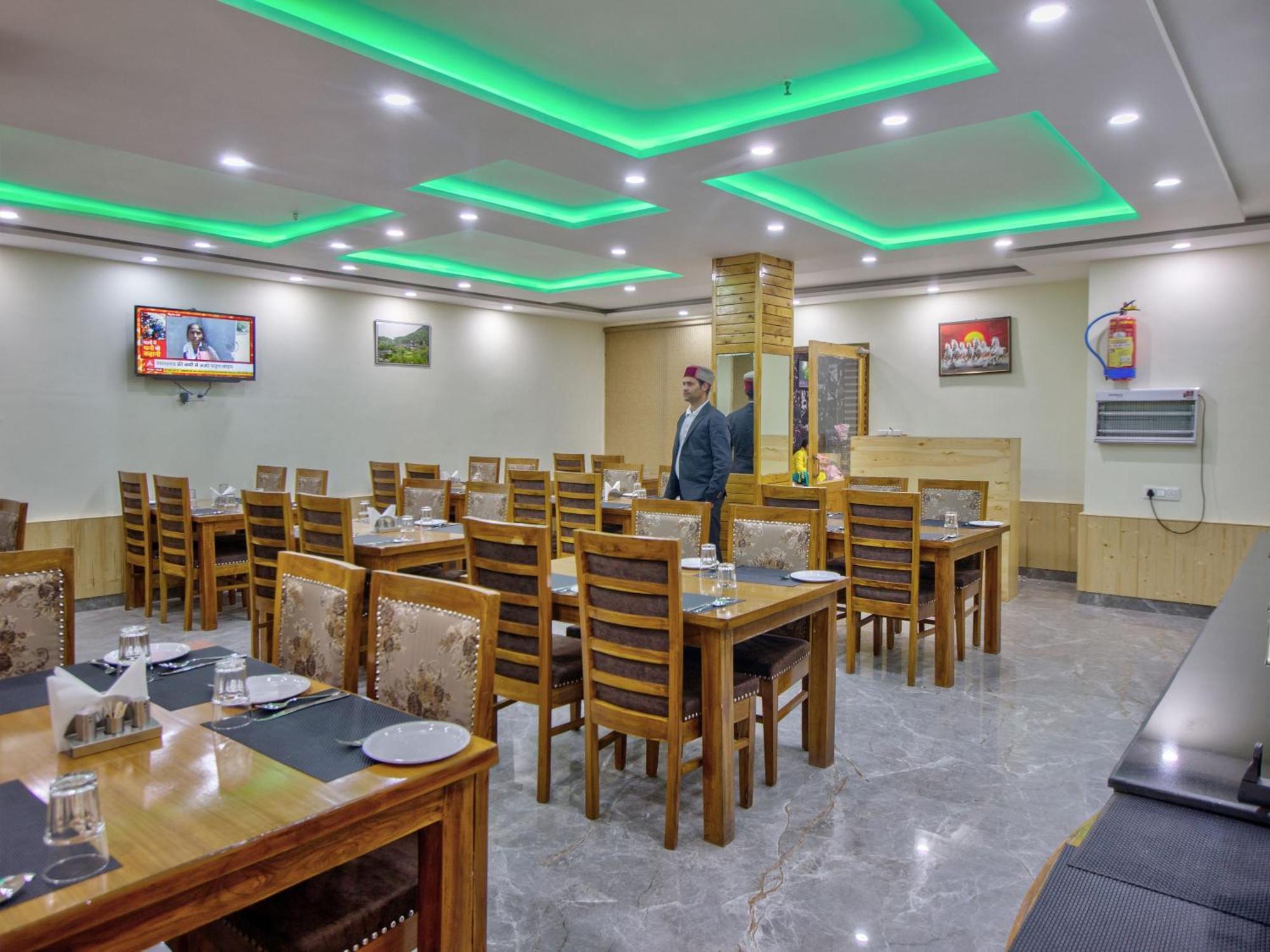 Hotel Swastik Grand Manali Esterno foto