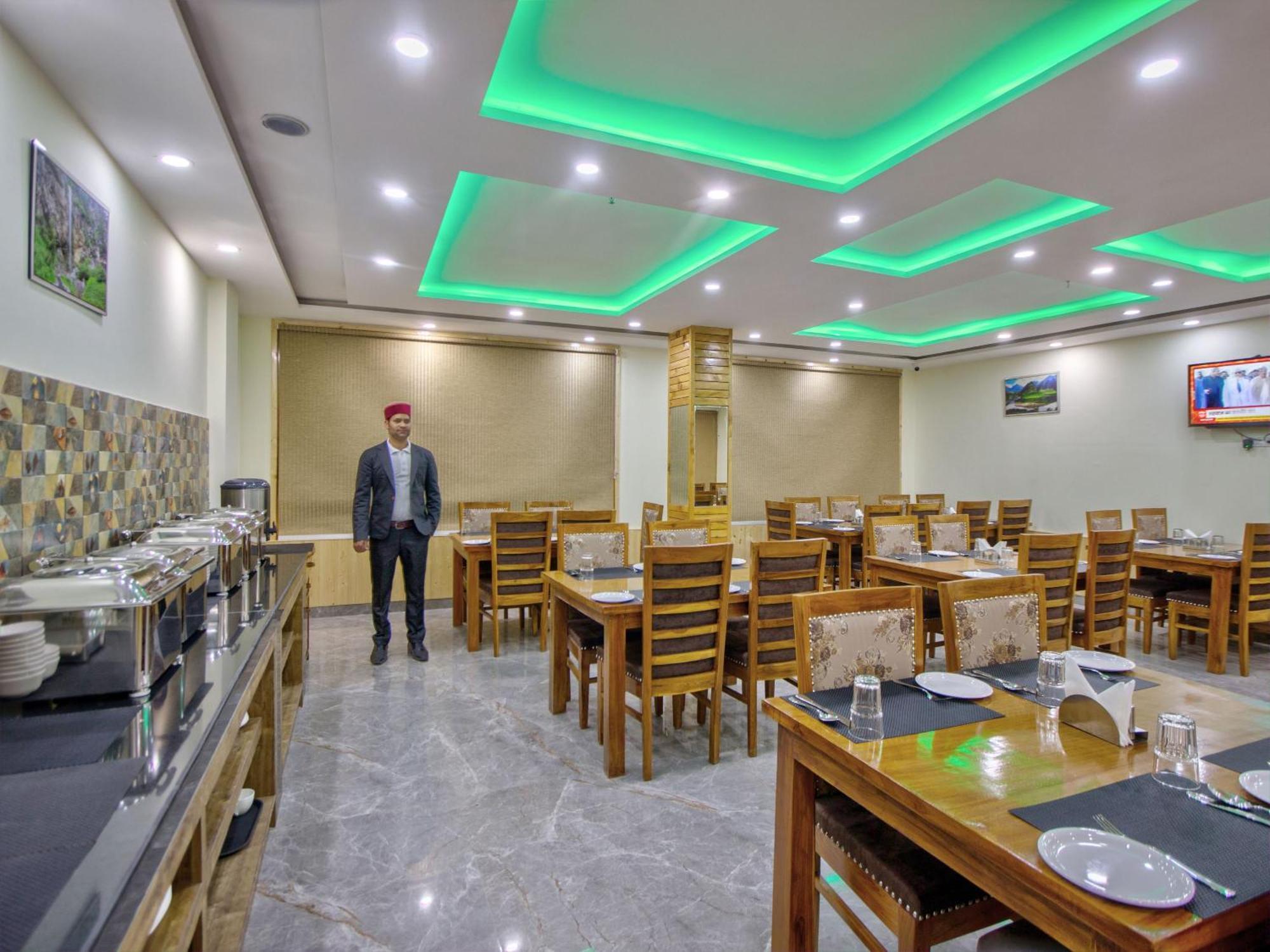 Hotel Swastik Grand Manali Esterno foto