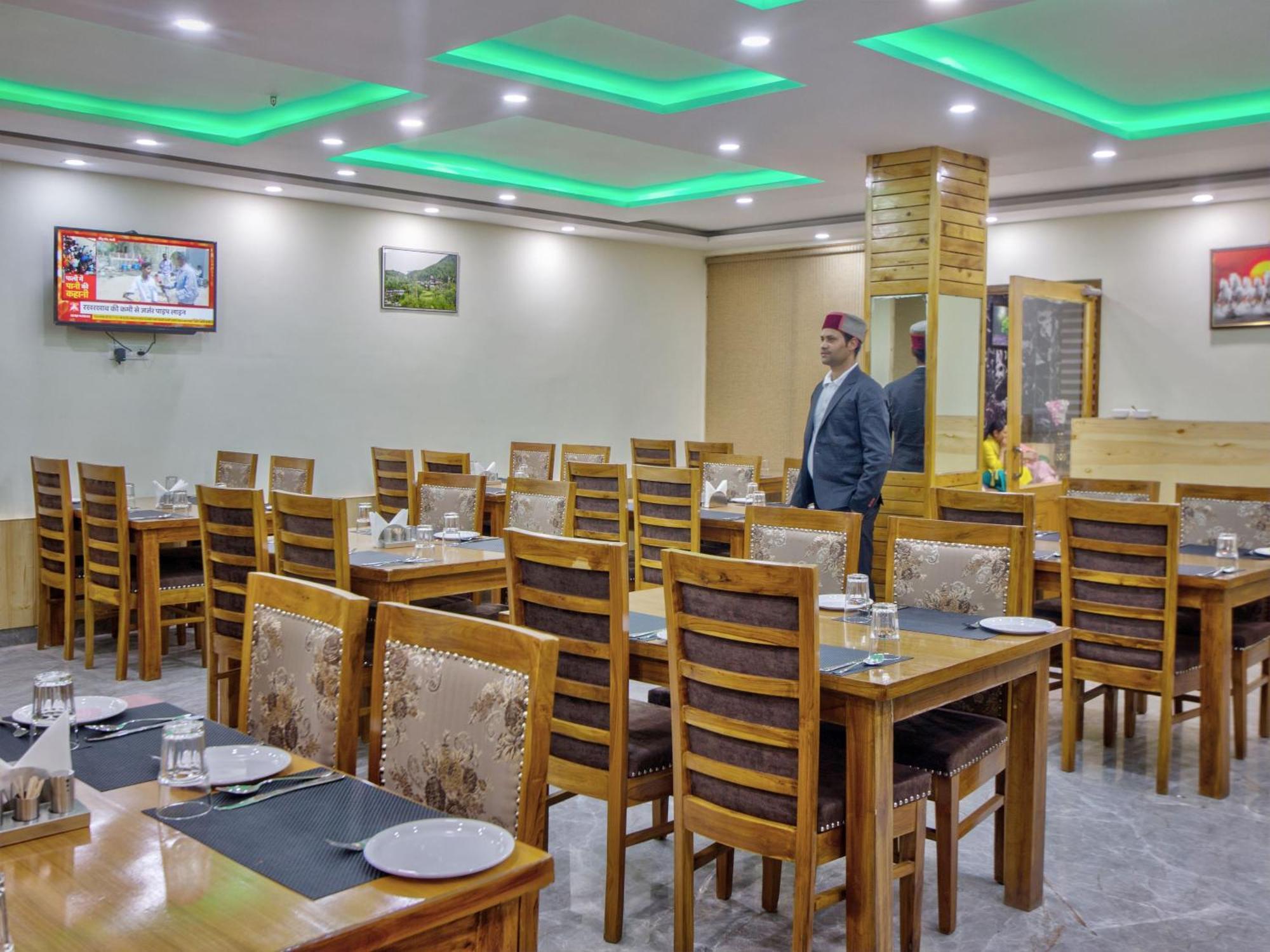 Hotel Swastik Grand Manali Esterno foto