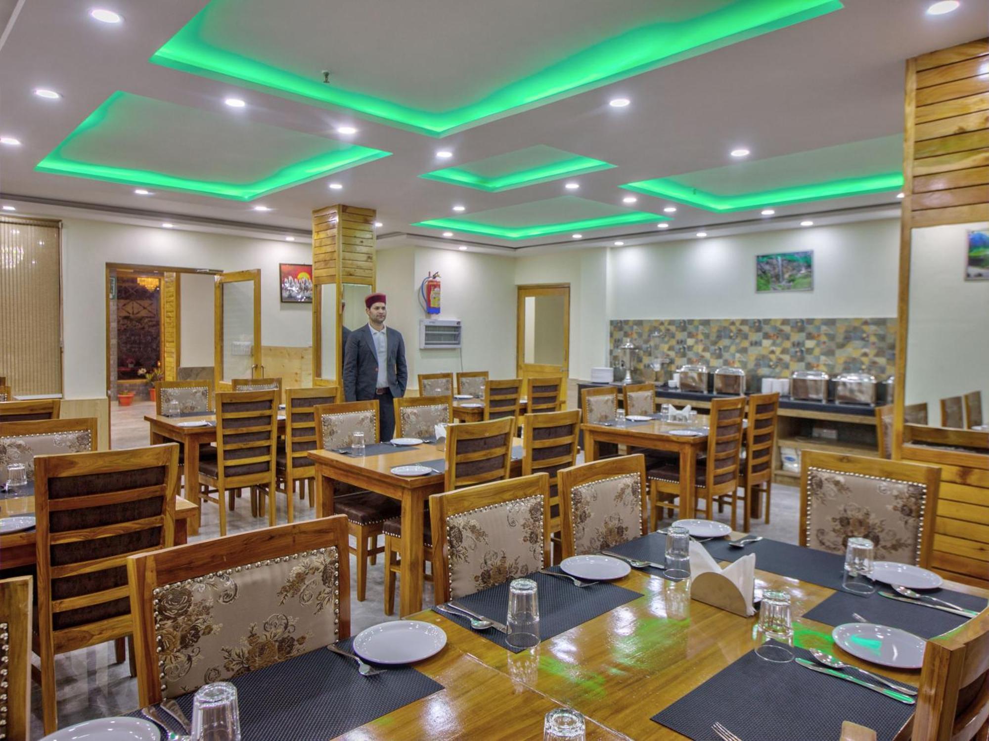 Hotel Swastik Grand Manali Esterno foto