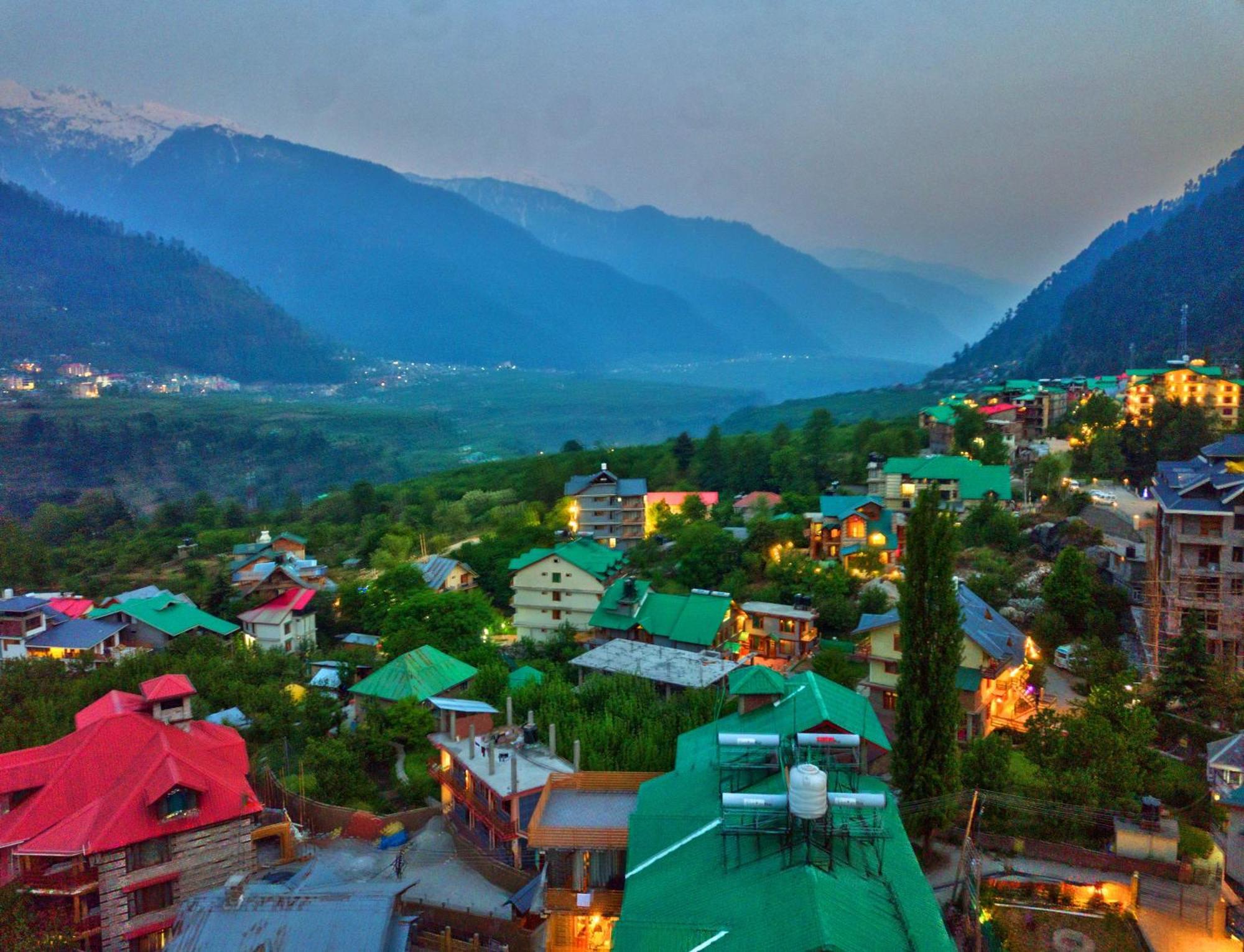 Hotel Swastik Grand Manali Esterno foto