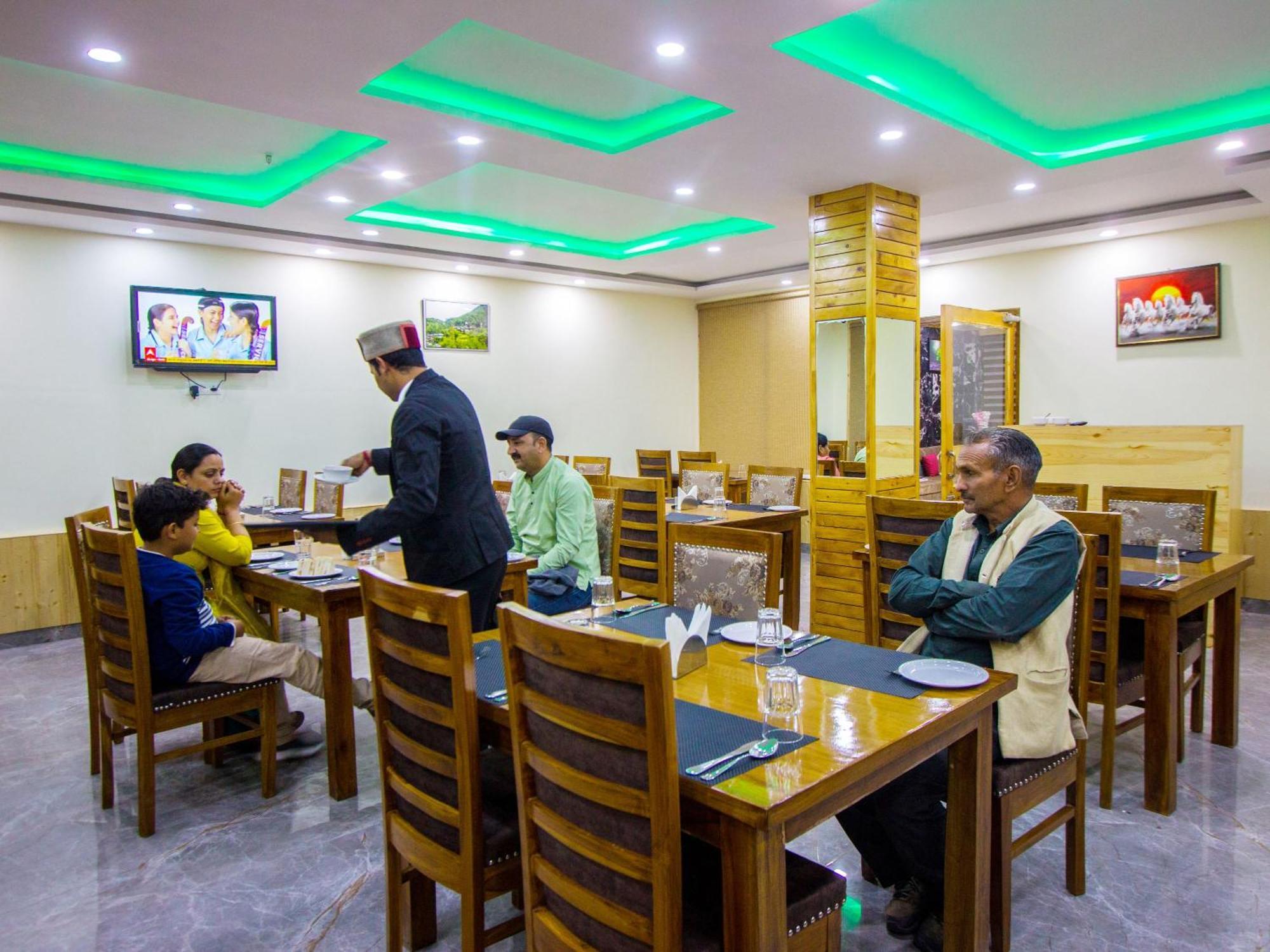 Hotel Swastik Grand Manali Esterno foto