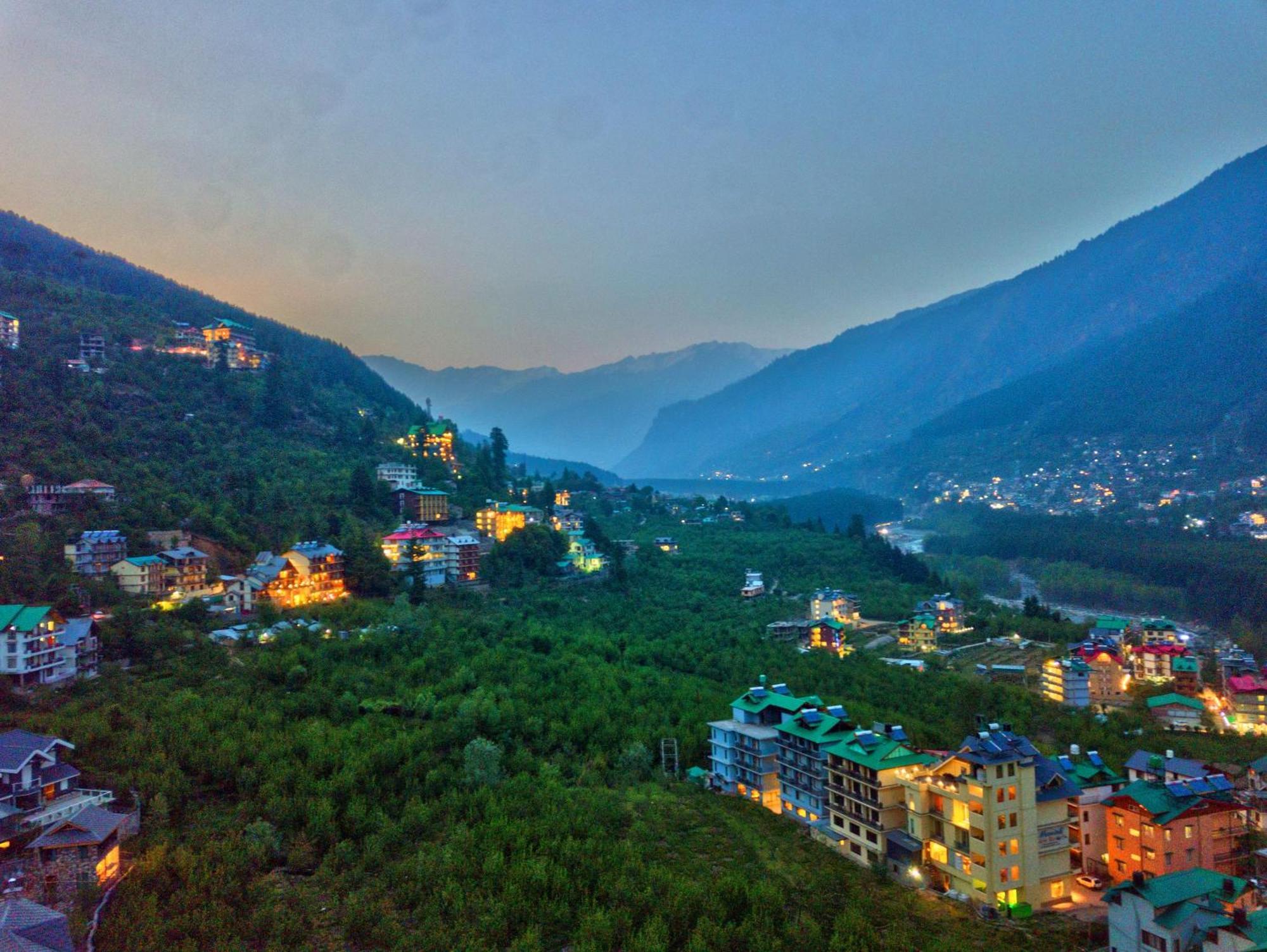 Hotel Swastik Grand Manali Esterno foto